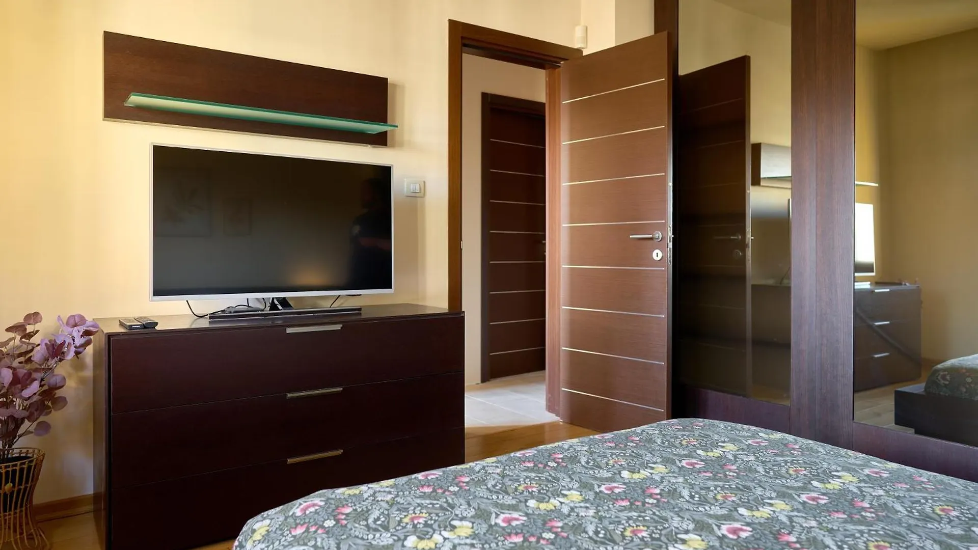 Splendid Central 2Bdrm Suite Sofia 0*,