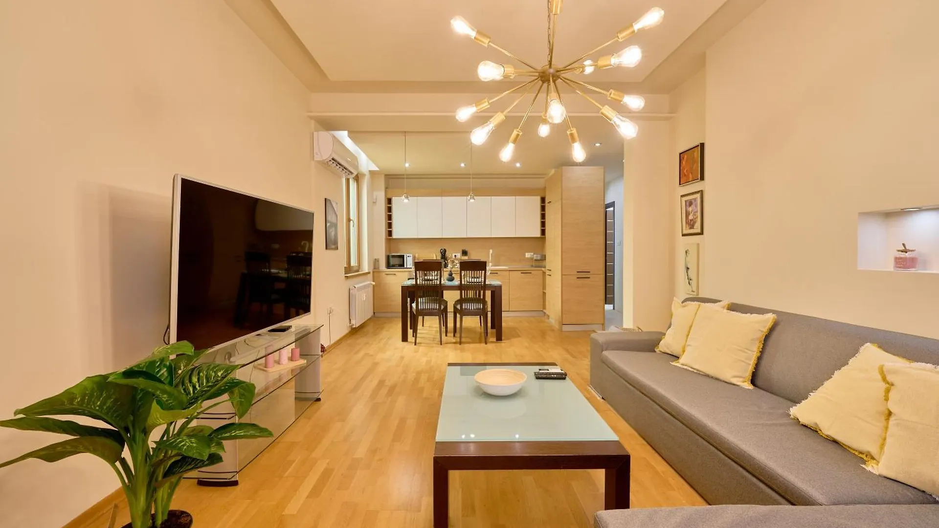 Splendid Central 2Bdrm Suite Sofia